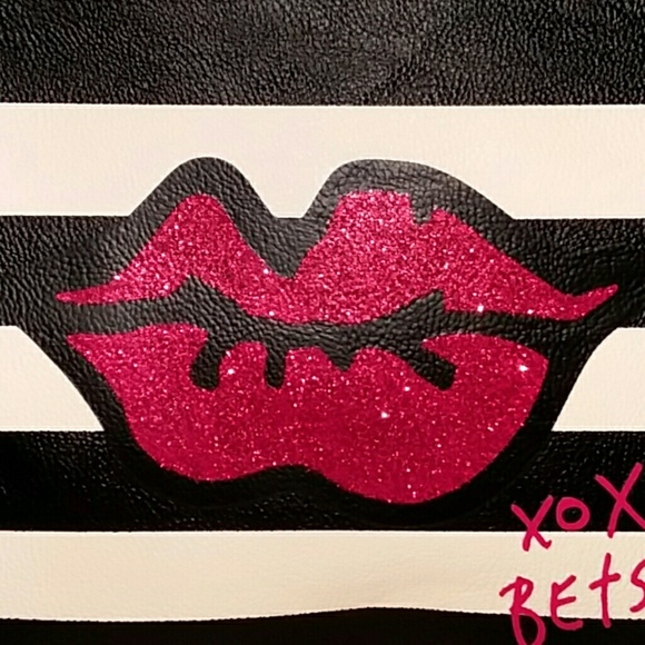 NWT Limited Betsey Johnson Charging Crossbody Wris - Picture 2 of 8